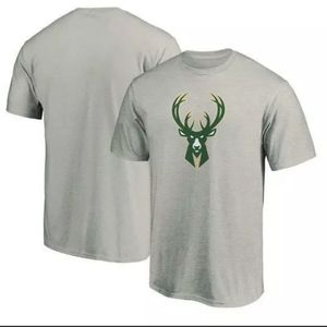 Licensed Milwaukee Bucks Fanatics Branded Primary Logo T-Shirt Men's Size NWT